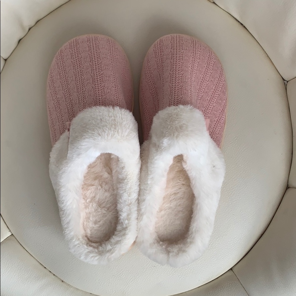 Cozy slippers women’s size 7-8 pink